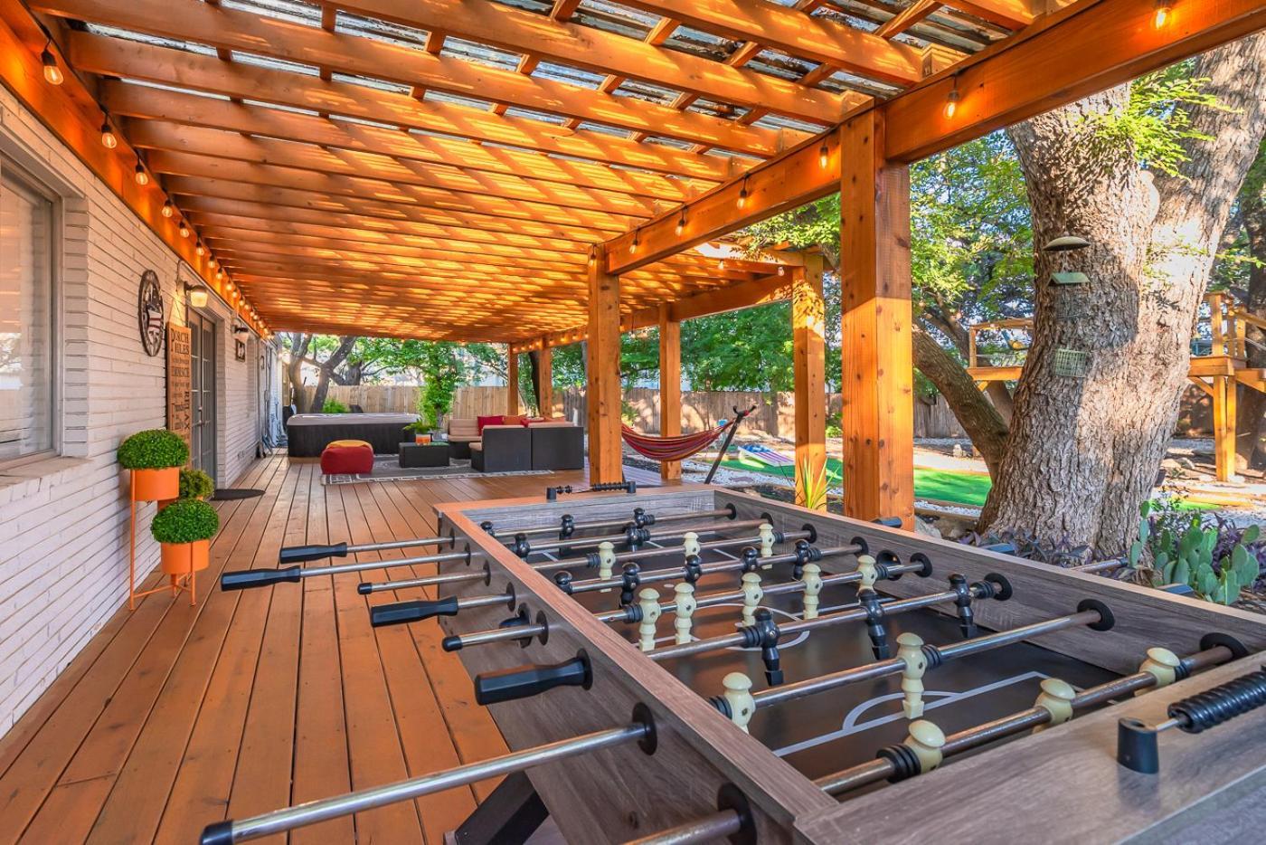 Luxurious Home With Hot Tub & Tree Deck By 6Flags Сан-Антонио Экстерьер фото