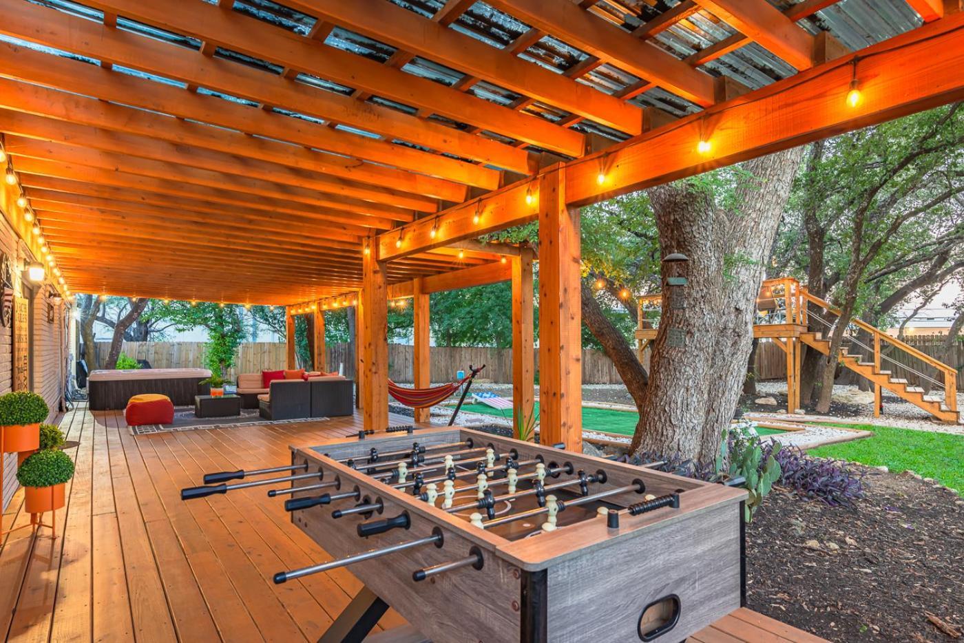 Luxurious Home With Hot Tub & Tree Deck By 6Flags Сан-Антонио Экстерьер фото
