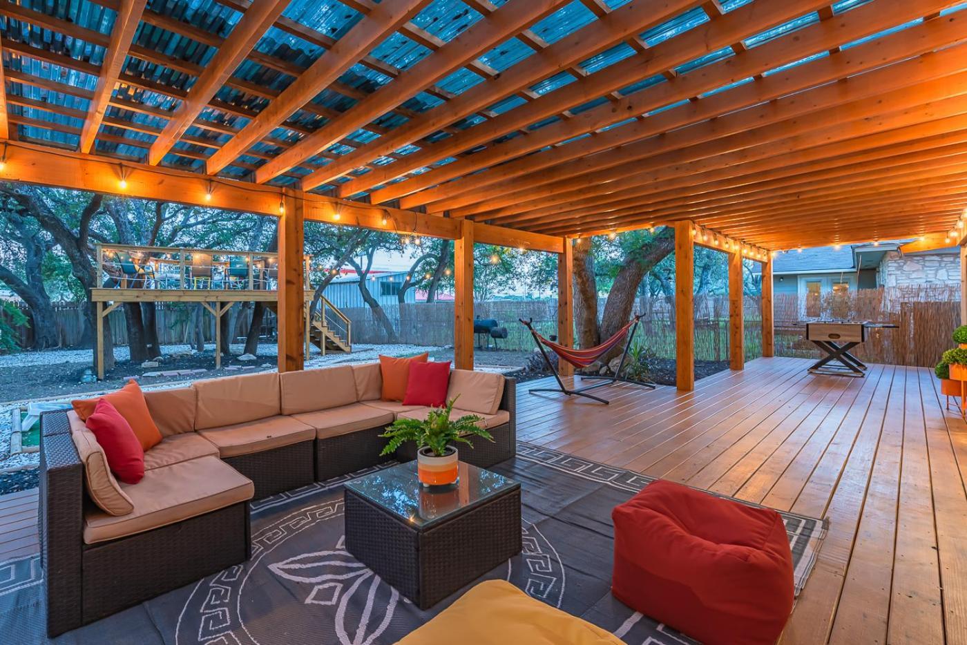 Luxurious Home With Hot Tub & Tree Deck By 6Flags Сан-Антонио Экстерьер фото